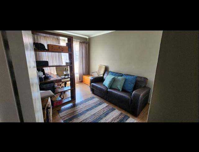 2 BEDROOM TOWNHOUSE FOR SALE IN GLEN MARAIS